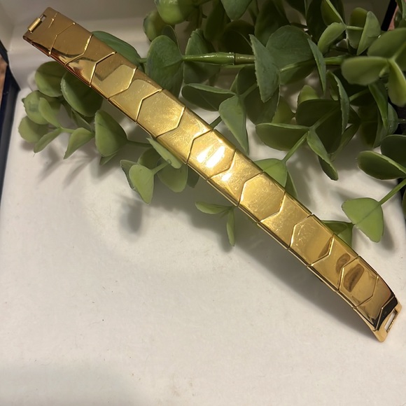 Vintage Gold Herringbone Bracelet by Napier - Picture 4 of 9